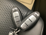 家族やパートナーと個別に持てるため、貸し借りの手間がなくスムーズに乗車できます。また、メインキーを自宅に置いたまま、もう一方をサブとして常に鞄に入れておけるため、持ち出し忘れを防げる点も便利です。