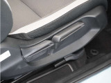 ◆シートハイトアジャスター◆運転席を上下に高さ調節ができます!運転ポジションを体格に合わせてシート調整できます。