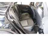 後席シートは分割可倒式。乗せる荷物や乗車人数に合わせて片側ずつ倒すことが出来ます。