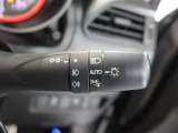 周囲が暗くなると自動でヘッドライトを点灯するオートライト機能付き。周囲が明るくなると自動で消灯します。