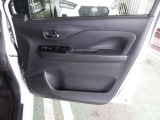 運転席ドア内張り画像です。