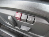 運転席メモリー付きフロント電動シート装備。