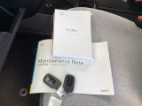 メンテナンスノート【整備記録簿】、取説も揃っています。スマートキーはバッグなどにしまったままボタン操作でエンジンの始動・停止ができて大変便利です。