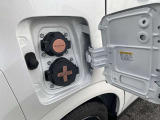家庭用充電と急速充電口です。