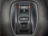 シフトはボタン操作となっており、直感的な操作性により、ドライバーの快適な運転を支援。P・N・Dは押す、Rは引くという人間の感覚にマッチした操作感です。