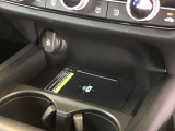 【ワイヤレス充電器】Qi規格対応のスマートフォンなどを置くだけでワイヤレス充電が可能です!