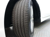 タイヤサイズは215/55R17となっております♪