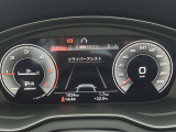 低走行車両入庫!レイアウトはステアリングスイッチで切り替えでき運転に集中しながら必要な情報を瞬時に得ることが可能です。