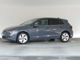 当店は、隣接地に新車ショールームを構え、徒歩数分の場所にはVW車のサービス拠点としては、全国最大規模の港北カスタマーサービスセンターを構え、お客様の様々なニーズにお応えできる体制でお待ちしております。