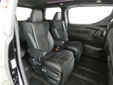 ゆとりある広々とした車内空間は、ドライブを始め買い物やレジャーなど、幅広く活躍します。一人でもみんなとでもお出かけを楽しみましょう!