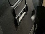 ETC車載機は運転席側のシートバック内部に取り付けられております。盗難防止に役立ちますし、邪魔になる事にもなりません!