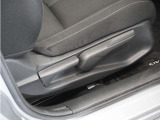 ◆シートハイトアジャスター◆運転席を上下に高さ調節ができます!運転ポジションを体格に合わせてシート調整できます。