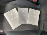新車保証書・車両取扱説明書・ナビ取扱説明書です☆