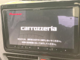 大型のタッチパネルディスプレイが、ナビゲーションやオーディオ操作を直感的に行えます。充実した機能で快適なドライブをサポートします。