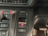 電子制御パーキングブレーキは信号待ちでも便利。いつもより運転がラクになるはずです。