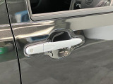 品質へのこだわり!フロアマットやシートなど車内をキレイに清掃し、ニオイや汚れなどを徹底的にクリーニングしてもらっております。室内はピカピカです☆