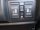 両側スライドドアは運転席スイッチでも開閉操作可能です