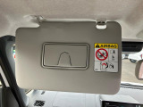 お客様に気持ち良く乗っていただけるよう、工具を使わず取り外せる部品は全て取り外し清掃しております。シート可動の場合は、シートを動かし裏側まで清掃を行っております。