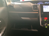 屋上展示場に常に50台以上の車両をご用意!お気に入りの1台が見つかるかも!?