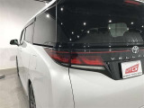 視認性に優れたテールランプで、夜間走行でも後続車からしっかり認識され、安全性も高い仕様です。