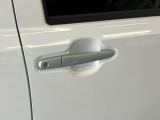 品質へのこだわり!フロアマットやシートなど車内をキレイに清掃し、ニオイや汚れなどを徹底的にクリーニングしてもらっております。室内はピカピカです☆