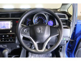 すわり心地の良い運転席・助手席です。長時間のドライブの疲れ軽減に貢献します。どうぞ快適なドライブを♪
