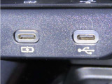 USB端子と充電用USB端子を装備しております。
