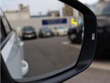 サイドアシストを装備。車線変更時に気になる後側方の状況を検知し、ドライバーへ知らせてくれます。