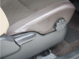 ◆シートハイトアジャスター◆運転席を上下に高さ調節ができます!運転ポジションを体格に合わせてシート調整できます。