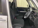 高いホールド性で運転姿勢が安定します。長距離ドライブでも疲れにくいのが魅力です。快適なドライビングライフをお送りください♪