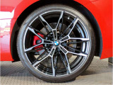 【BMWアロイホイル】軽量かつ強度に拘ったアロイホイル。走行性能ポテンシャルを引き出す設計。車の足元を引き締めてくれる大きなポイントはアロイホイルです。