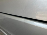 ☆アウトレット車☆バックドア?リアバンパーにかけて凹みがございます。お買い求めやすい価格で展示する為に現状での販売です。必要に応じて修理・交換のご希望がございましたら申し受けいたします。