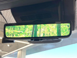 【デジタルインナーミラー】後席の大きな荷物や同乗者で後方が確認しづらい時でも安心!カメラが撮影した車両後方の映像をルームミラー内に表示。クリアな視界で状況の確認が可能です!