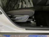 運転席は前後にスライドするだけでなく、シートの高さも調整出来るんです!自分の身長に合った運転姿勢を確保できると嬉しいですね!!