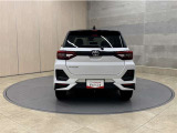 リヤ、後ろから見るとまた車の印象が変わってきますね☆☆