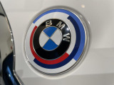安心のBMW認定中古車は100項目の箇所を徹底的にチェック致します。機械的な箇所や電気系、コンピューターなどをご納車前に点検し、交換基準に達した部品は全て新品に修理返品した後にご納車致します。