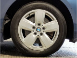 【BMWアロイホイル】軽量かつ強度に拘ったアロイホイル。走行性能ポテンシャルを引き出す設計。車の足元を引き締めてくれる大きなポイントはアロイホイルです。
