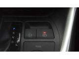 電動パーキングブレーキを搭載。スイッチ操作でパーキングブレーキを作動・解除することが可能ですので、操作の力が不要ですよ♪