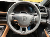 【純正革巻きステアリング】上質な革を使用することで、手にしっかり馴染みとても運転しやすいハンドルです♪