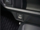 ◆USBチャージャー◆使いやすい場所に装備されています。