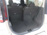 後席シートスライドはラゲッジ側からも操作できて便利です