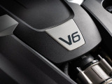 マセラティの100年の歴史が詰まった、3リッターV6ツインターボエンジン 350馬力(カタログ値)。是非店頭でその走りやエギゾーストを、肌で、耳でご体感ください。