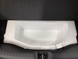 ラゲッジスペース床面にも収納スペースがあります