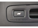 パワーテールゲート装備!荷物を持っていてもスイッチ一つでテールゲートの開閉が可能です!パワーテールゲートは運転席からも操作することが可能です!
