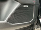 ボーズサラウンドシステム搭載車、迫力ある音響です。