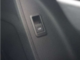 ●スイッチひとつひとつの隙間を1ミリ以下に抑え、まるで彫刻のような存在感と徹底的な微調整により柔らかな押し心地を実現する「ゼロタッチ」など世界でも高い評価を得るアウディのインテリアをぜひご堪能ください