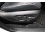 運転席はパワーシート搭載。微妙な調整が手軽にでき、ピッタリのポジションで運転することが可能です。