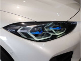 エンジェルアイ、イカリングと呼ばれるBMWのライトの正式名称は「コロナリング」です。一目でBMWとわかる伝統のデザインです。