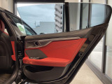 安心のBMW認定中古車は100項目の箇所を徹底的にチェック致します。機械的な箇所や電気系、コンピューターなどをご納車前に点検し、交換基準に達した部品は全て新品に修理返品した後にご納車致します。
