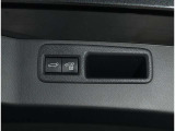 パワーバックドア装備!リヤゲートのスイッチを押すだけでバックドアが閉まります!運転席周りからも開閉の操作ができます♪